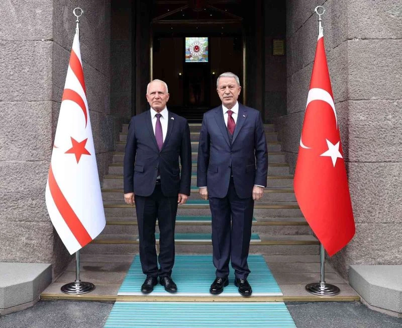Bakan Akar, KKTC Cumhuriyet Meclisi Başkanı Töre’yi kabul etti
