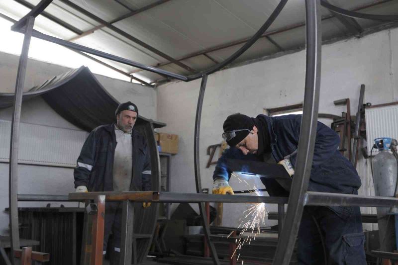 Nevşehir Belediyesi, Kent Mobilyalarını Atölyelerinde üretiyor

