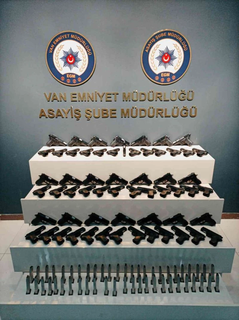Van’da 60 adet kurusıkı tabanca ele geçirildi
