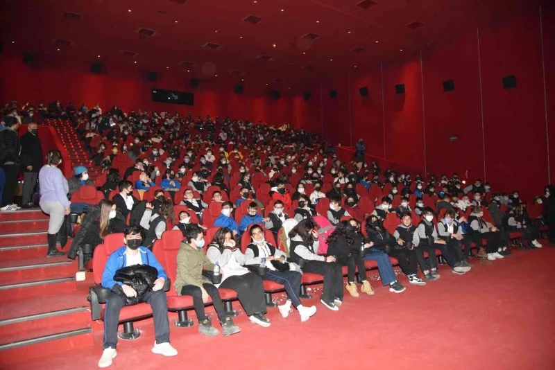 OGM tarafından hazırlanan belgesel sinema filmi öğrencilerle buluştu
