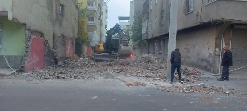 Bağlar’da 3 yılda 401 adet metruk yapı yıkıldı
