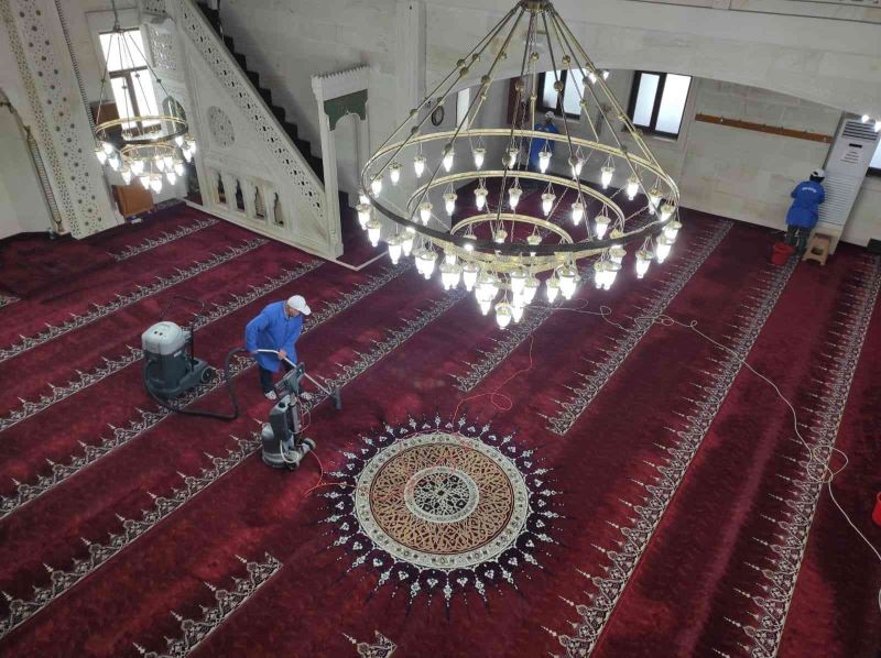 Kartal Belediyesi Ramazan ayı öncesi ibadethaneleri temizliyor
