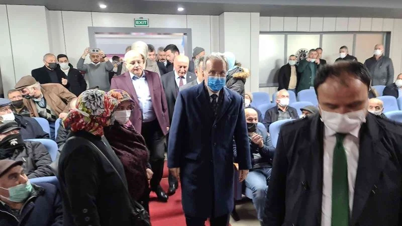 Şahin: “ Başbakan olacağım diye ortada gezineceğine yüreğin yetiyorsa Cumhurbaşkanı adayı ol Tayyip beyin karşısına”
