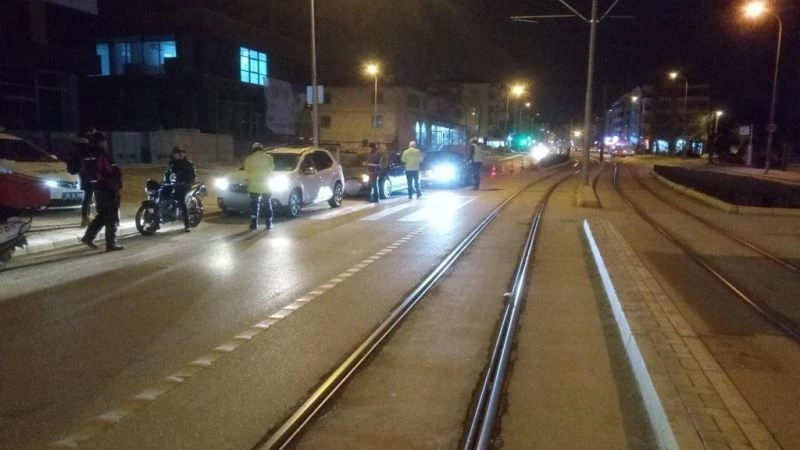 Polis ekiplerinden dün gece geniş çaplı denetim

