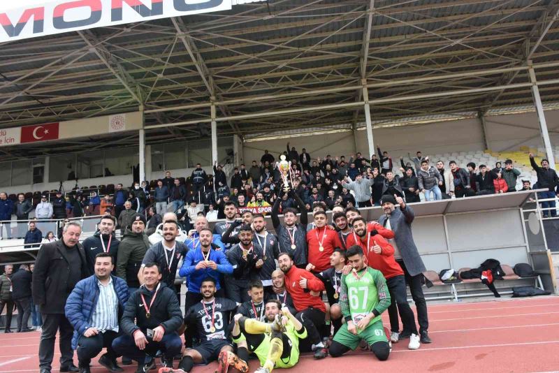 Kastamonu 1. Amatör Lig’de Tosyaspor Ormanspor’u 1-0 yenerek şampiyon oldu
