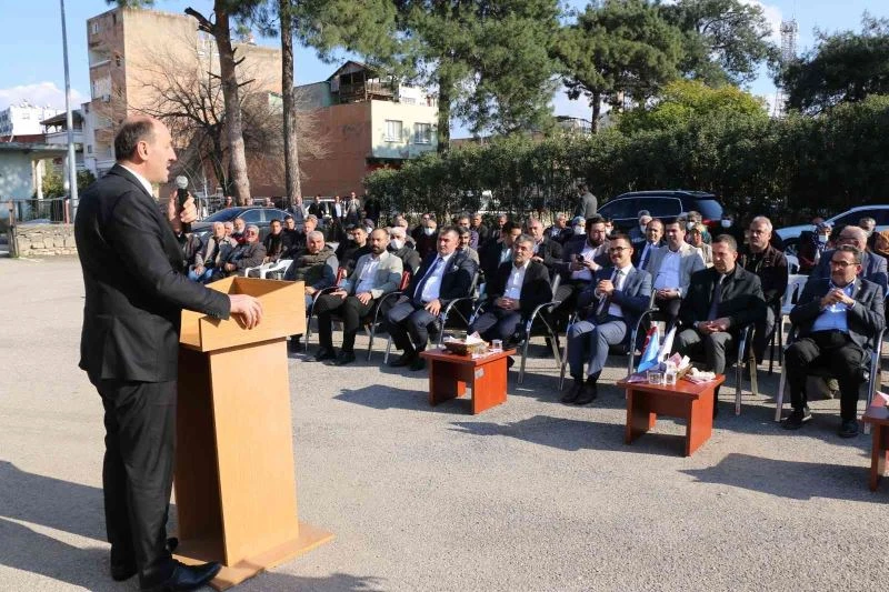 Kozan’da çiftçilere motorlu sırt pulverizatörü dağıtıldı
