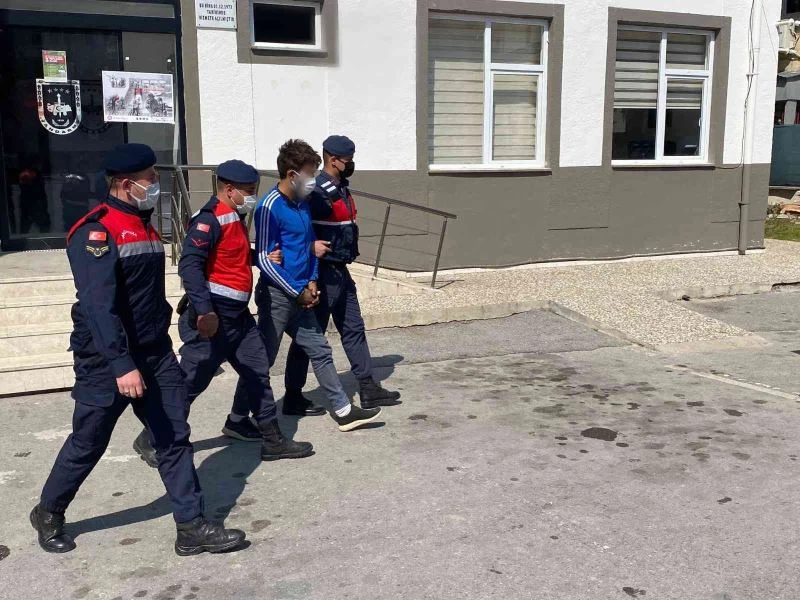 Devriye esnasında durdurulan aracın sürücüsü suç makinesi çıktı
