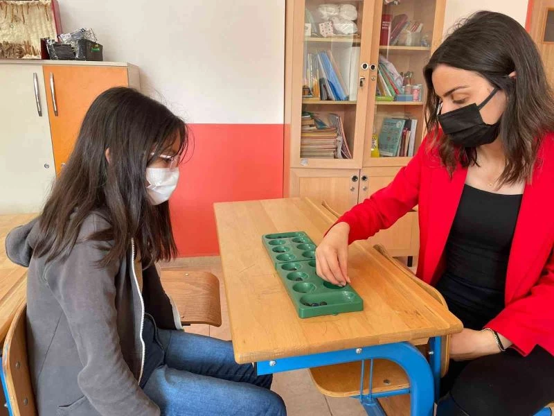 Burhaniye’ de akıl ve zeka oyunları sevildi
