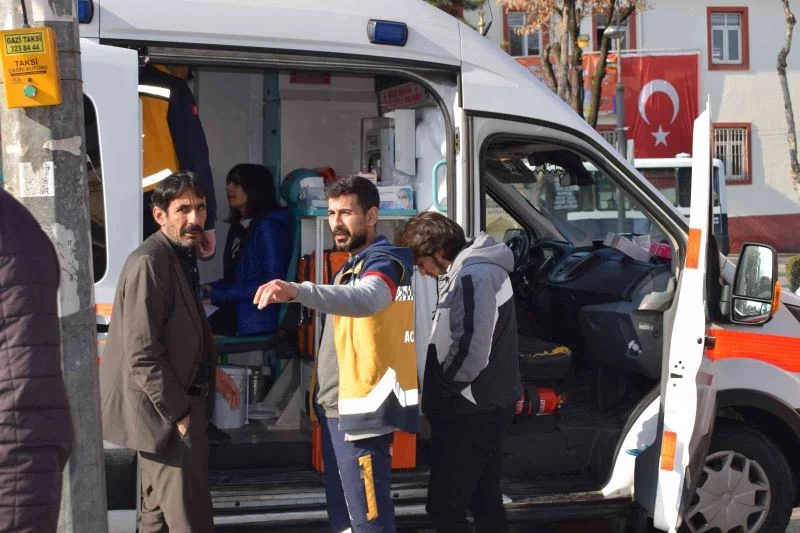 İki otomobilin çarpıştığı kaza ucuz atlatıldı
