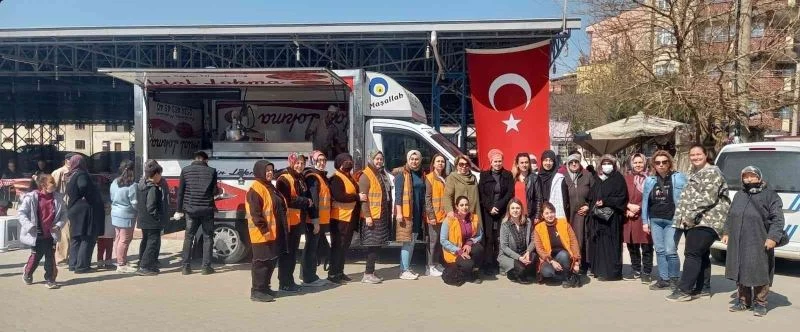 AK Parti Edremit Mahalle Teşkilatı’nın lokma ikramına ilgi yoğun oldu
