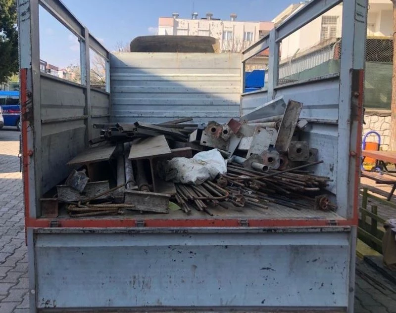 Köprü inşaatında kullanılacak demirleri çalan hırsızlar yakalandı
