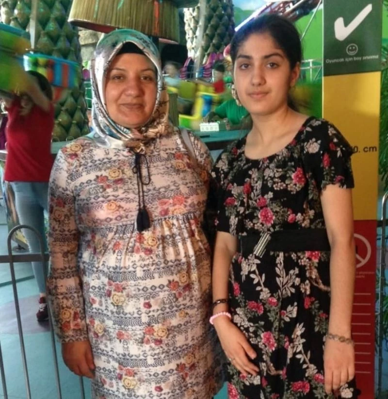 Annesinin ölümüne dayanamayan genç kız kalbine yenik düştü
