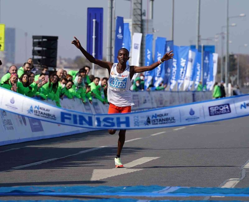 İstanbul Yarı Maratonu’nda Kenyalı atlet Rodgers Kwemoi, rekor kırarak şampiyon oldu
