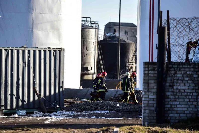 Lviv’de vurulan yakıt deposu yangın sonrası görüntülendi
