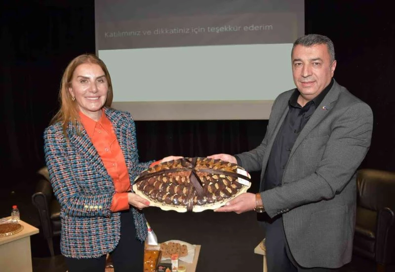 Kayısının sağlığa faydaları panelde anlatıldı
