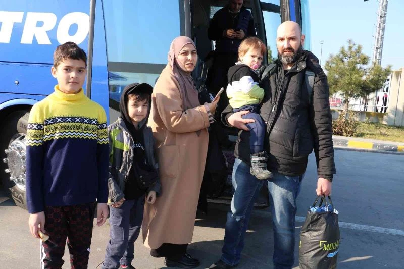 Ukrayna’dan 3 çocuğu ve kanser hastası eşiyle gelen savaş mağduru kadının zorlu yolculuğu
