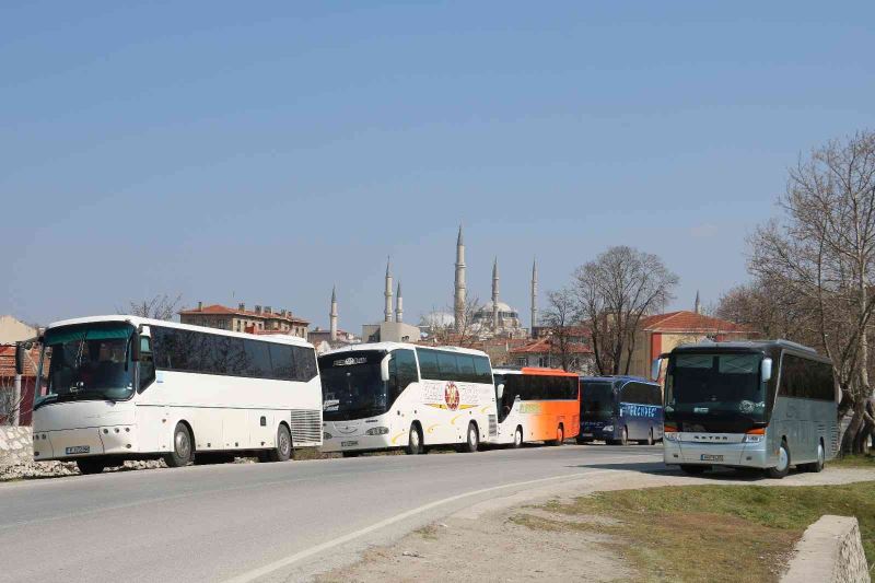 Ramazan alışverişini Edirne’de yapan Bulgaristanlılar ülkelerine dönüşte yoğunluk oluşturdu
