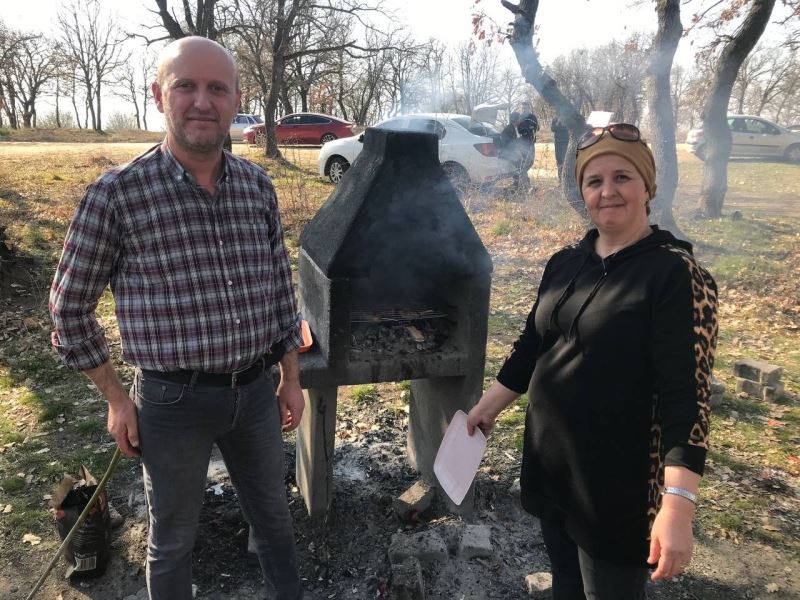 Edirne’de havaların ısınmasıyla vatandaşlar piknik alanlarına koştu
