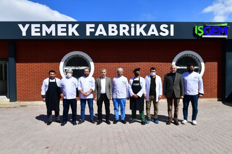 Yeşilyurt Belediyesi yemek fabrikası, nezih ve kaliteli hizmetlerini geliştirip ilerletiyor
