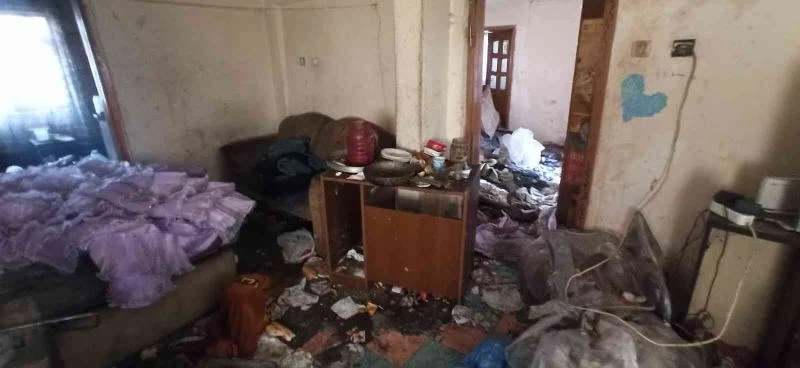 3 çocuğuyla yaşadığı çöp evden dram çıktı
