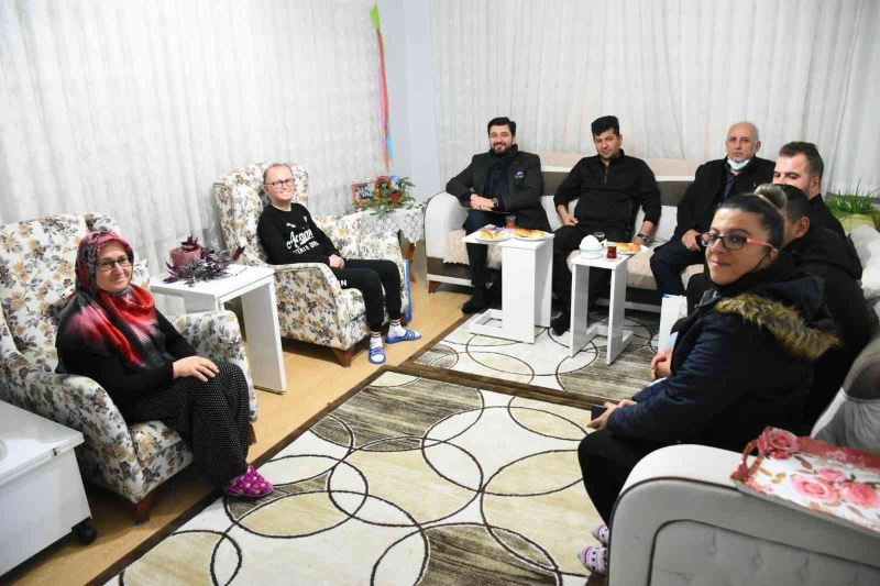 AK Parti Tepebaşı’ndan Şirintepe’de 222 eve ziyaret
