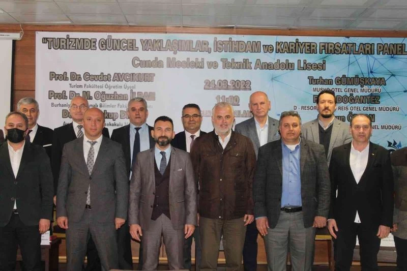 Ayvalık’ta  “Turizmde Güncel Yaklaşımlar, İstihdam ve Kariyer Fırsatları” masaya yatırıldı
