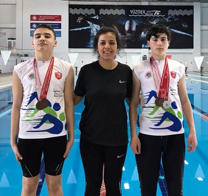 Antalyalı yüzücüler Adana