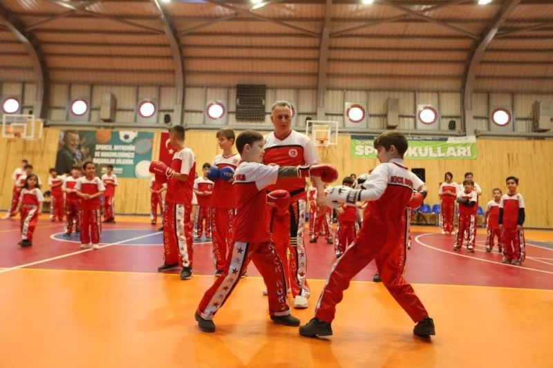 108 sporcu, bir üst kuşağa terfi etmenin mutluluğunu yaşadı
