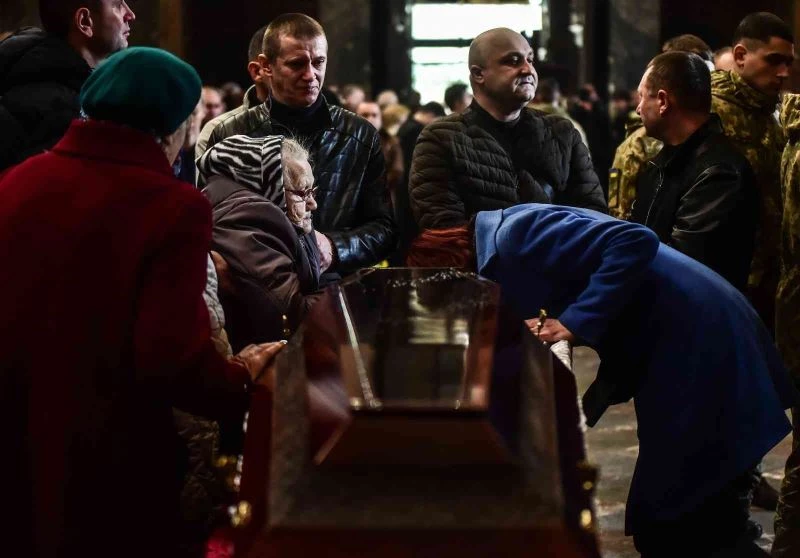 Lviv’de cephede ölen askerler için tören düzenlendi
