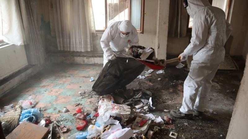 Dramın izleri siliniyor, Düzce’de çöp ev temizlendi
