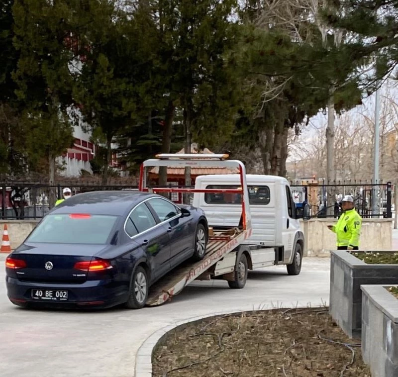 Alacağını alamayan işçi belediyenin makam aracını haczettirdi

