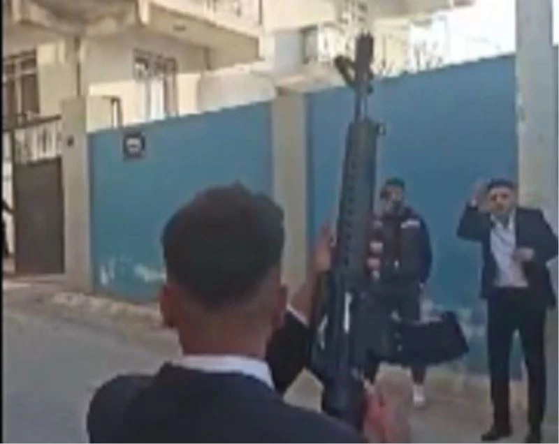 Balkondaki çocuklara aldırış etmeden ateş açan magandalar yakalandı
