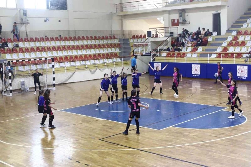 Hentbolda yarı finalistler belli oldu
