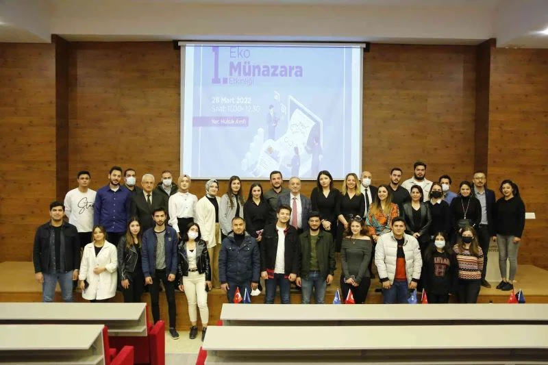 HKÜ öğrencileri öğrenme becerilerini münazaralarla geliştiriyor
