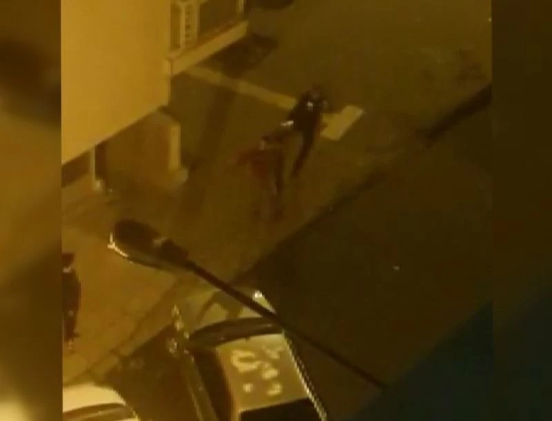 Bekçiden tüfekli adama tekmeli müdahale
