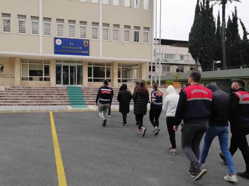 Mersin’de sosyal medya dolandırıcılarına operasyon: 8 gözaltı
