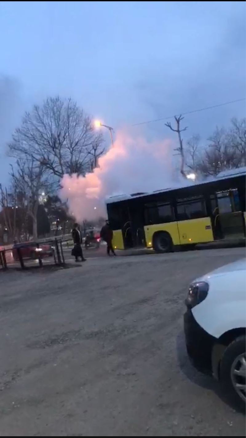 Pendik’te İETT otobüsünde yangın paniği: Yolcular tahliye edildi
