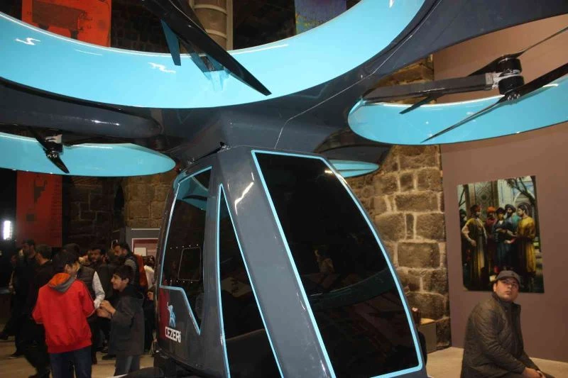 İlk milli uçan araba ‘Cezeri’ Diyarbakır’da yoğun ilgi gördü
