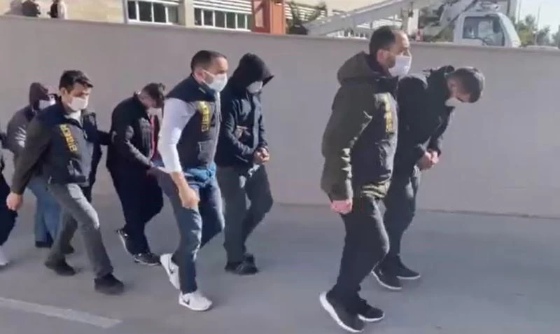 Vatandaşı yatırım vadiyle kandırıp 1 milyon TL dolandırdılar
