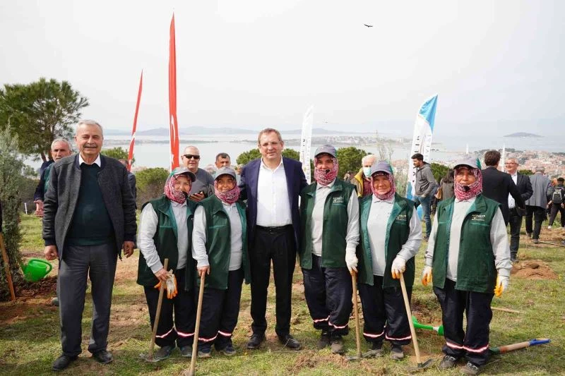 Ayvalık’ta 22 dönüme 2022 fidan...
