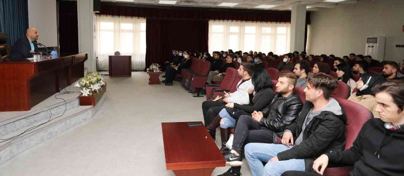 GAÜN’de ‘Türk Devlet Teşkilatları’ konferansı
