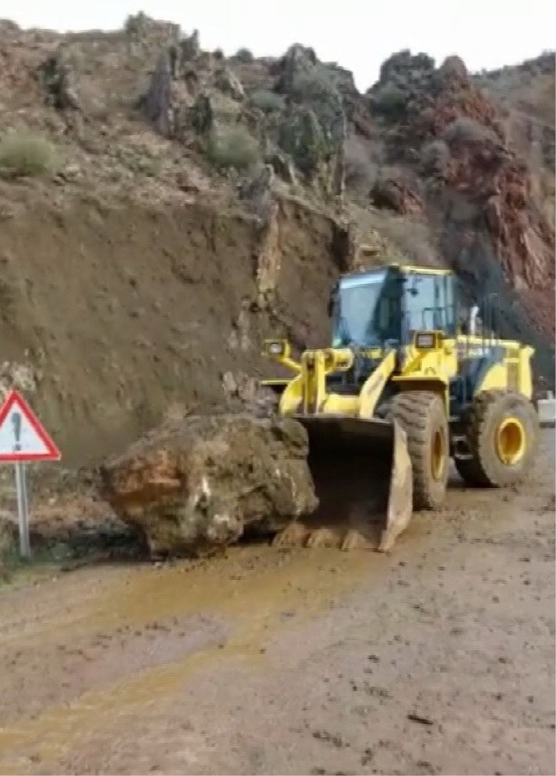 Yağışlar köprünün hasar görmesine neden oldu
