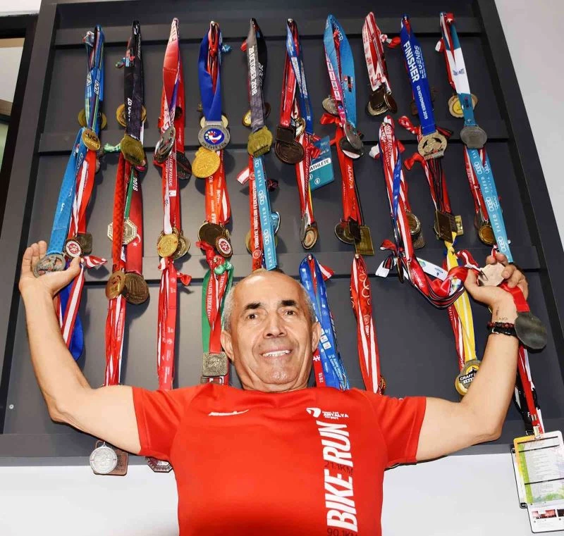 73 yaşındaki ‘demir adam’ madalyaya doymuyor
