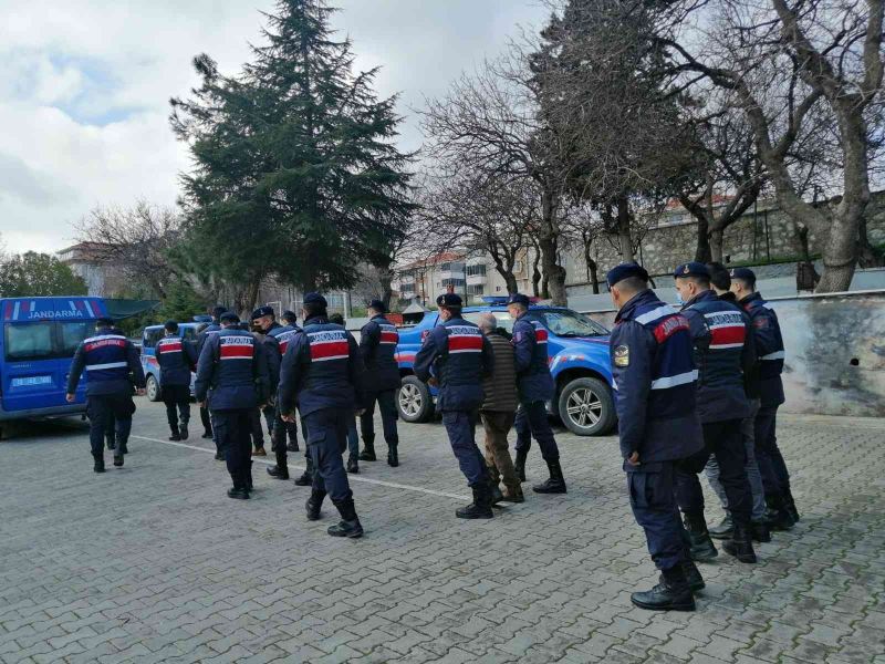 Kablo hırsızlarının izini süren jandarma, suç çetesini çökertti
