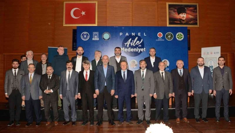 Bursa’da ’Aile ve Medeniyet’ paneline yoğun ilgi
