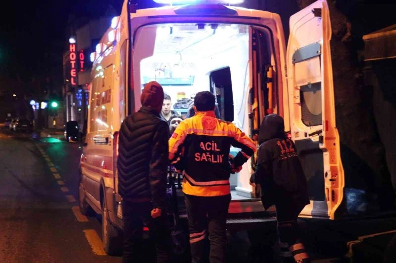 Eğlence mekanında silahlı ve bıçaklı kavga: 3 yaralı
