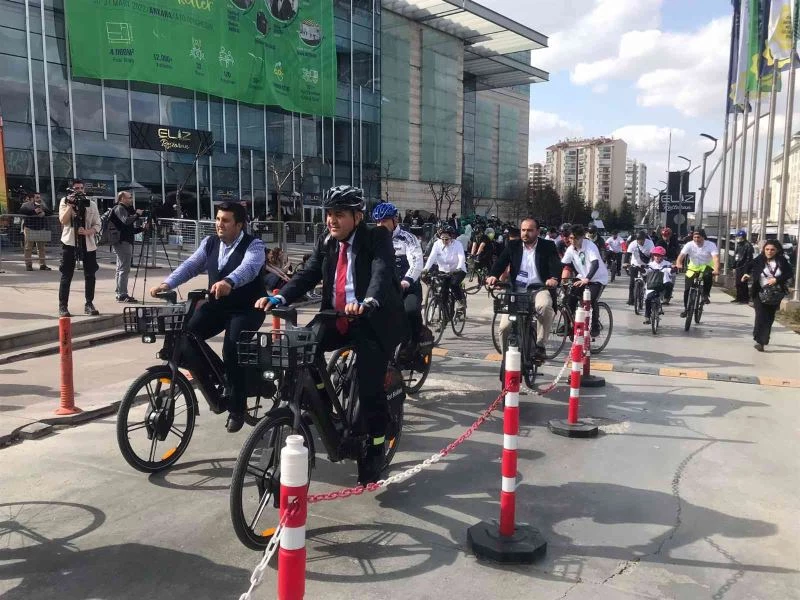 Dışişleri Bakan Yardımcısı Kaymakcı, EKO İKLİM Zirvesi’ne bisikletle gitti
