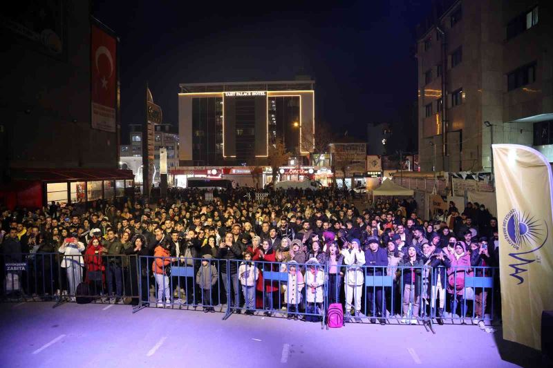 Shopping Fest, şarkılar ve şiirlerle sona erdi
