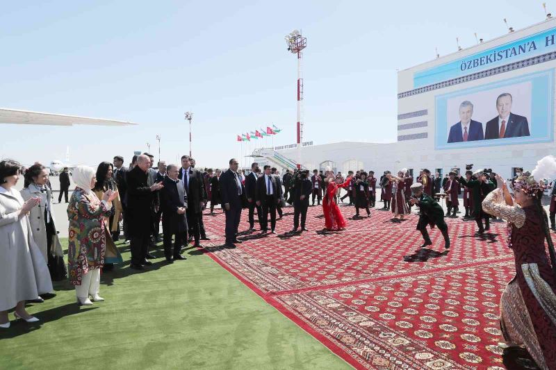 Erdoğan, Ürgenç Havaalanı’nda törenle karşılandı
