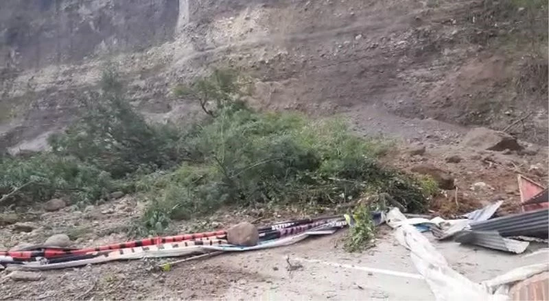 Rize’de meydana gelen heyelanda 3 büyükbaş hayvan telef oldu
